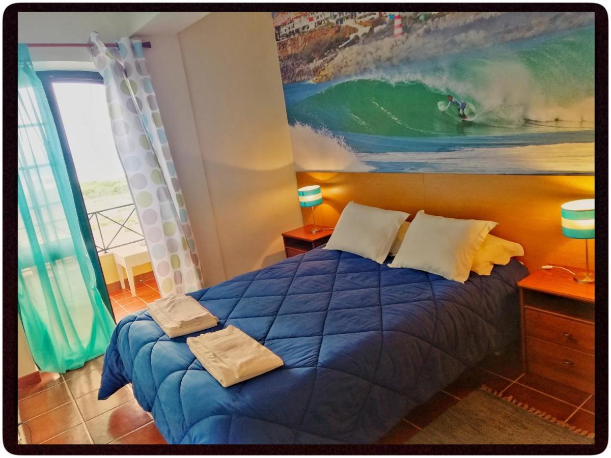 Supertubos Beach Hostel Atouguia Da Baleia Eksteriør billede