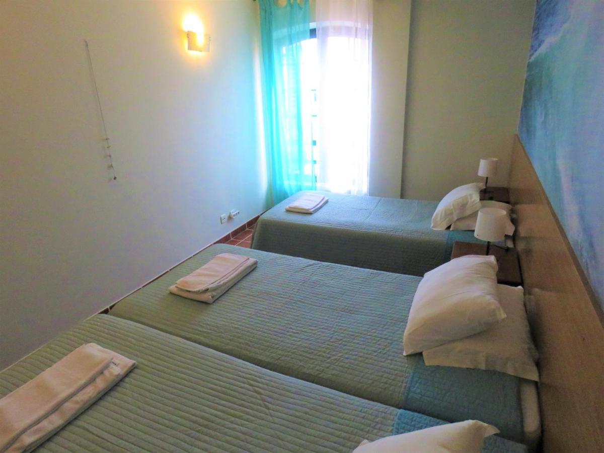 Supertubos Beach Hostel Atouguia Da Baleia Eksteriør billede