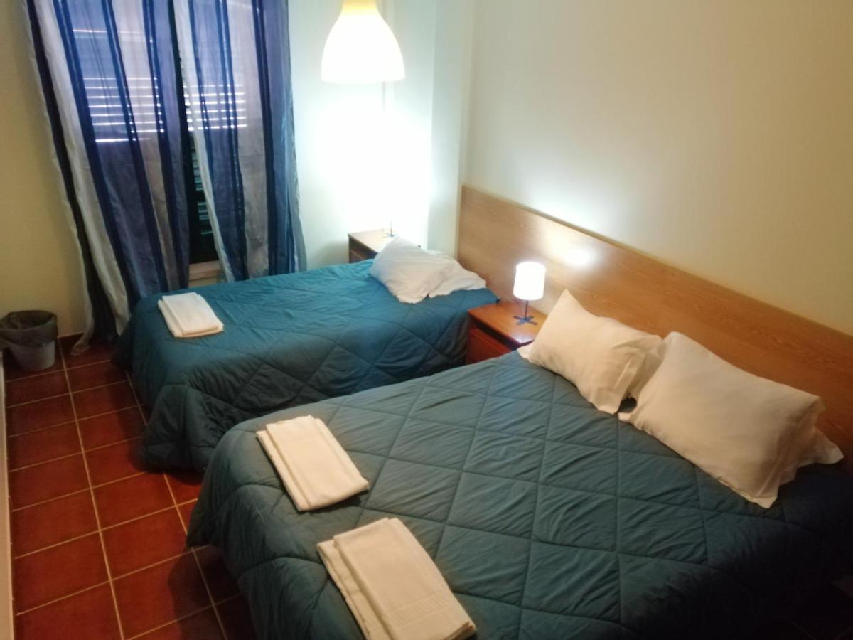 Supertubos Beach Hostel Atouguia Da Baleia Eksteriør billede