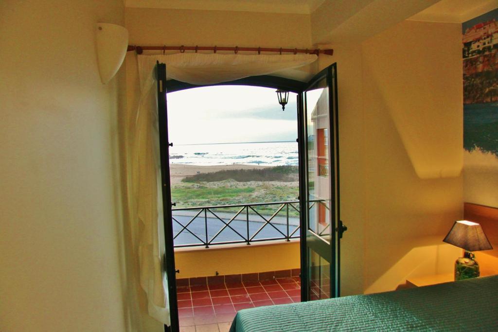 Supertubos Beach Hostel Atouguia Da Baleia Værelse billede