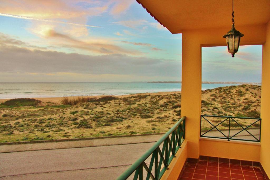Supertubos Beach Hostel Atouguia Da Baleia Værelse billede