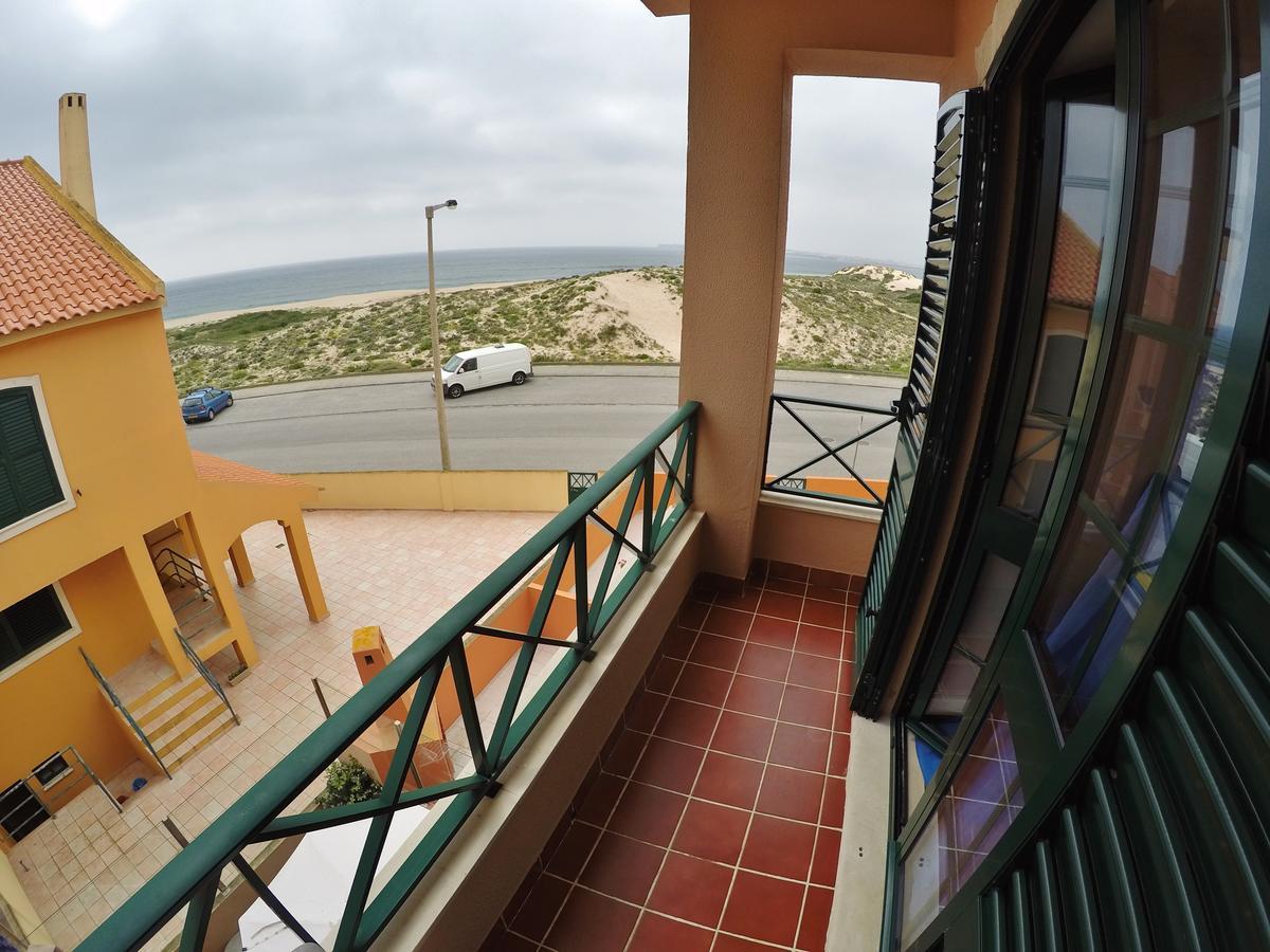 Supertubos Beach Hostel Atouguia Da Baleia Eksteriør billede