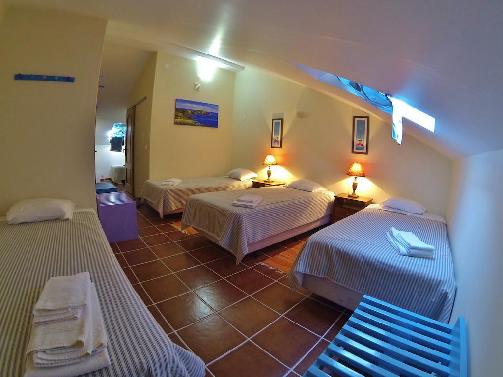 Supertubos Beach Hostel Atouguia Da Baleia Værelse billede