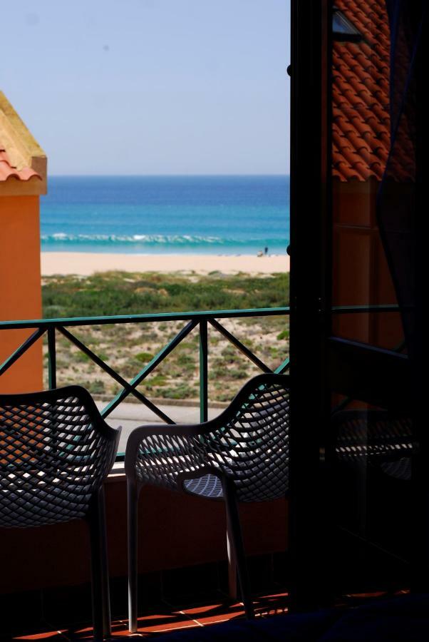 Supertubos Beach Hostel Atouguia Da Baleia Eksteriør billede