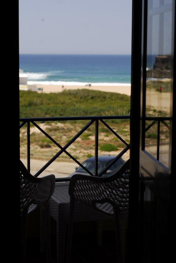 Supertubos Beach Hostel Atouguia Da Baleia Eksteriør billede